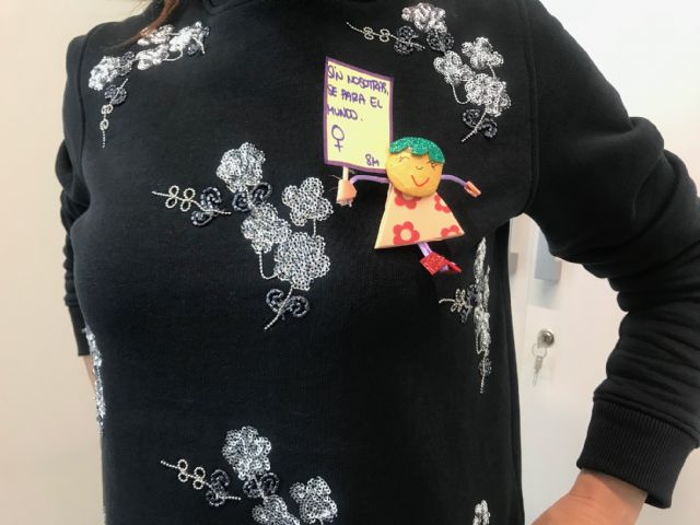 Los usuarios del Centro de Día de Aidemar en Santa Rosalía elaboran detalles con motivo del Día de la Mujer - 3, Foto 3