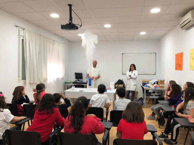 Los niños de Campos del Río aprenden divirtiéndose ‘Jugando con la química’ - 2, Foto 2