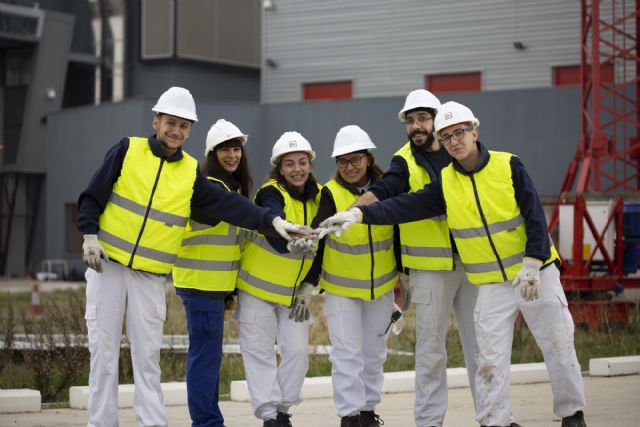 Sólo el 4,8 % de los profesionales que trabajan en la construcción en Murcia son mujeres, frente al 8,4 % registrado en España - 1, Foto 1