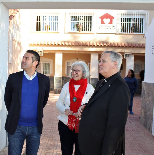 Carmen López Cremades y los trabajadores de Ayuda a Domicilio reciben el lunes el Premio de la Mujer 2021 - 1, Foto 1