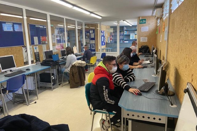 InformaJoven acerca la tramitación electrónica a la ciudadanía desde las Aulas de Libre Acceso - 1, Foto 1