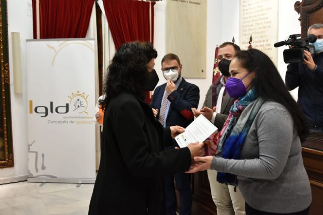 El alcalde de Lorca clausura el programa 'Empléate desde la Igualdad' con la entrega de diplomas y certificados de profesionalidad a las participantes - 3, Foto 3