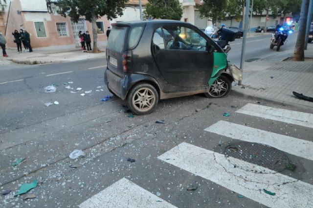 La rápida intervención de la Policía Local salva la vida al conductor de un vehículo que acababa de sufrir un infarto - 1, Foto 1