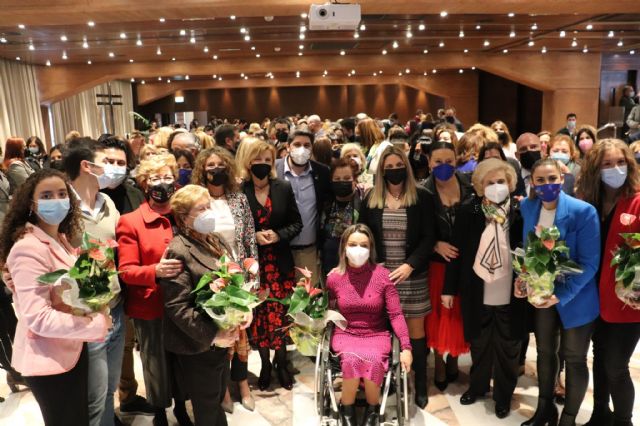 López Miras: La igualdad de hombres y mujeres se impulsa con medidas y acciones, no se puede reducir a una pancarta o a una manifestación - 1, Foto 1