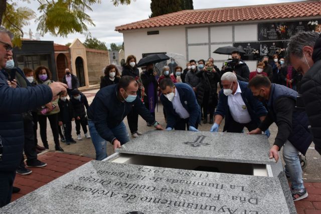 Patricia Fernández preside el acto de traslado al monumento funerario del Camposanto de Archena de La Iluminada de La Algaida - 1, Foto 1