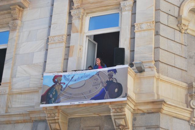 Cientos de personas llenan de vida el casco antiguo de Cartagena para disfrutar de la música desde los balcones - 5, Foto 5