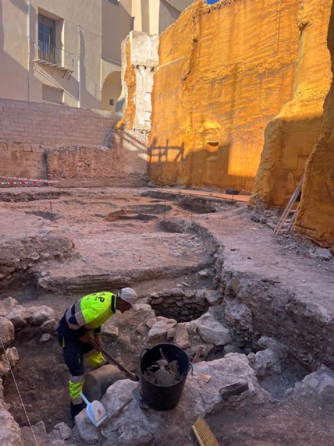 Los trabajos arqueológicos realizados en el solar de la calle Leonés sacan a la luz un asentamiento prehistórico, restos de época romana y una maqbara islámica - 2, Foto 2