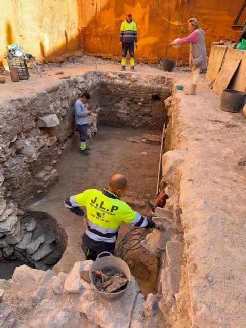 Los trabajos arqueológicos realizados en el solar de la calle Leonés sacan a la luz un asentamiento prehistórico, restos de época romana y una maqbara islámica - 3, Foto 3