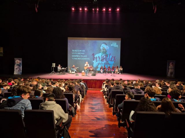 Más de un millar de estudiantes de ESO y Bachillerato participan en un concierto por la igualdad poniendo voz a escritoras que fueron invisibles - 1, Foto 1