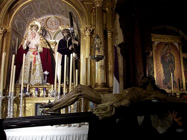El Cristo del Buen Fin recorrerá el exterior de la Parroquia de la Asunción en un emotivo Vía-Crucis en Alcalá del Río - 1, Foto 1