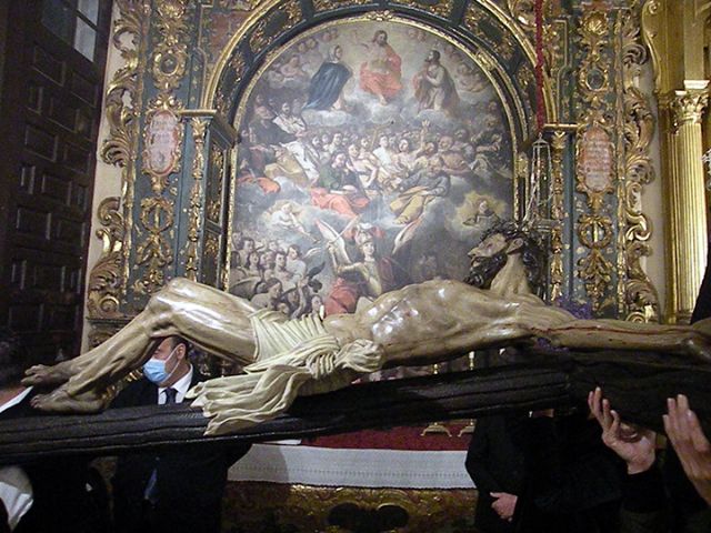 El Cristo del Buen Fin recorrerá el exterior de la Parroquia de la Asunción en un emotivo Vía-Crucis en Alcalá del Río - 4, Foto 4