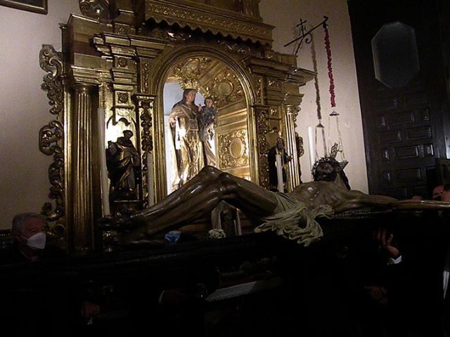 El Cristo del Buen Fin recorrerá el exterior de la Parroquia de la Asunción en un emotivo Vía-Crucis en Alcalá del Río - 5, Foto 5