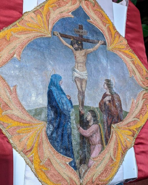 La Hermandad de Jesús en el Calvario recupera el esplendor de su estandarte tras una minuciosa restauración, Foto 3
