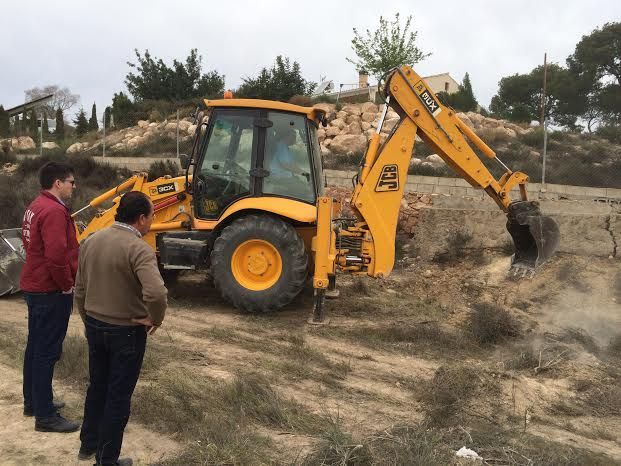 Limpian varias parcelas de propiedad municipal en la urbanización La Charca, Foto 6