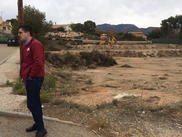 Limpian varias parcelas de propiedad municipal en la urbanización La Charca, Foto 8