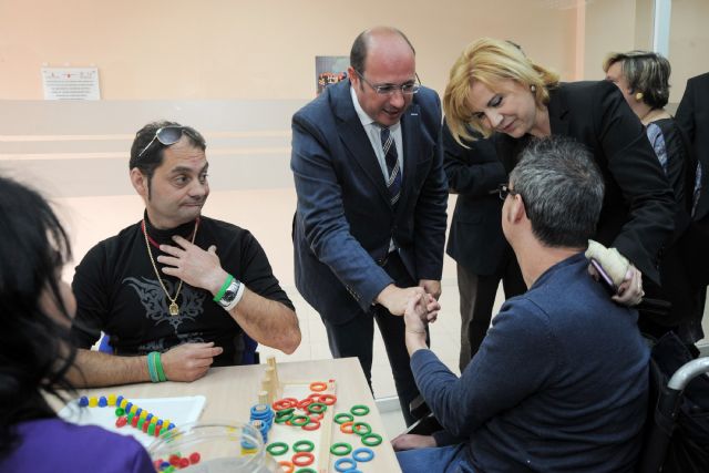 Pedro Antonio Sánchez: Seguiremos al lado de las personas con discapacidad dotándolas de más medios y aumentando el número de plazas - 2, Foto 2
