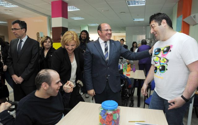 Pedro Antonio Sánchez: Seguiremos al lado de las personas con discapacidad dotándolas de más medios y aumentando el número de plazas - 4, Foto 4