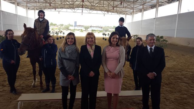 Violante Tomás asiste a la presentación de Aros Salud - 1, Foto 1