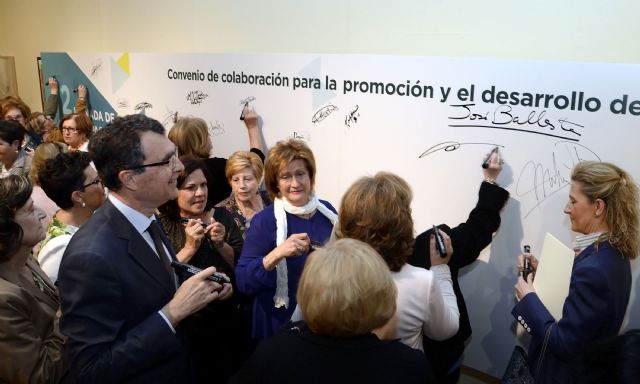 Las mujeres murcianas contarán con 2.500 horas de formación y el doble de actividades que el año pasado - 1, Foto 1