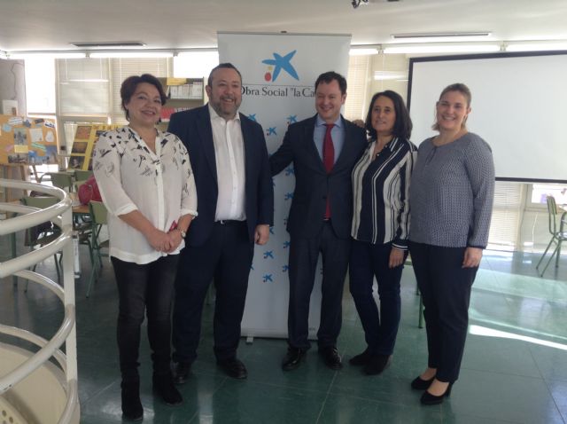 El Colegio de Periodistas de Murcia y La Caixa forman a 1.200 alumnos en 4 años sobre consumo crítico de medios de comunicación - 1, Foto 1