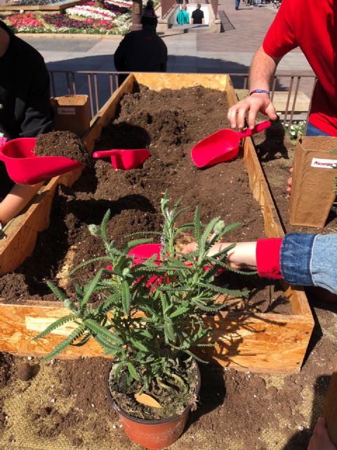 Miles de niños y niñas han acudido ya a los talleres que se imparten en los Jardines de Primavera - 4, Foto 4