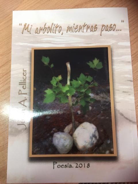 Start the program of activities of the Day of the Book, to be held during April, with the presentation of the collection of poems "My little tree step by step", by Juan A. Pellicer, Foto 6