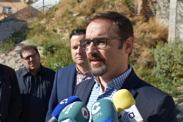 El PSOE exige la remodelación de la calle Portijico y el cierre urgente de un solar abandonado convertido en un quebradero de cabeza para los vecinos - 1, Foto 1