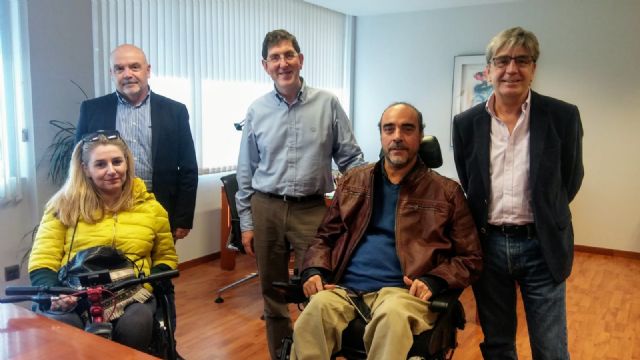 El consejero de Salud se reúne con representantes de la asociación Aspaym - 1, Foto 1
