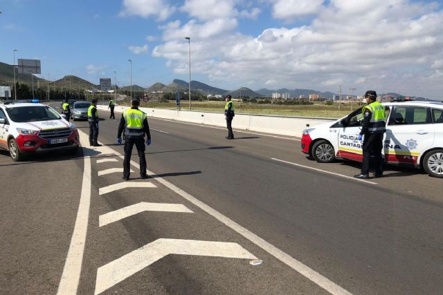 La alcaldesa exige a la Delegación del Gobierno más medios y contundencia para evitar la llegada de turistas a la costa - 1, Foto 1