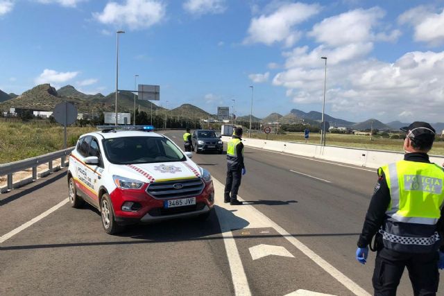 La Policía Local interpone 52 denuncias en los 31 controles montados en la zona litoral por la llegada de turistas - 1, Foto 1