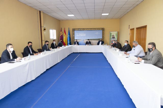 Gobierno regional, regantes, empresarios y sector agrario exigen la paralización del cambio de reglas de explotación del Tajo-Segura - 2, Foto 2