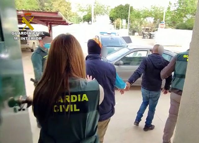 La Guardia Civil esclarece un robo con violencia en Torre Pacheco con la detención de sus dos autores - 3, Foto 3