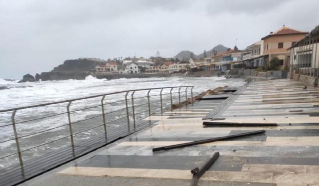 El temporal azota con fuerza la costa de Cartagena y causa graves desperfectos a las puertas de Semana Santa - 1, Foto 1