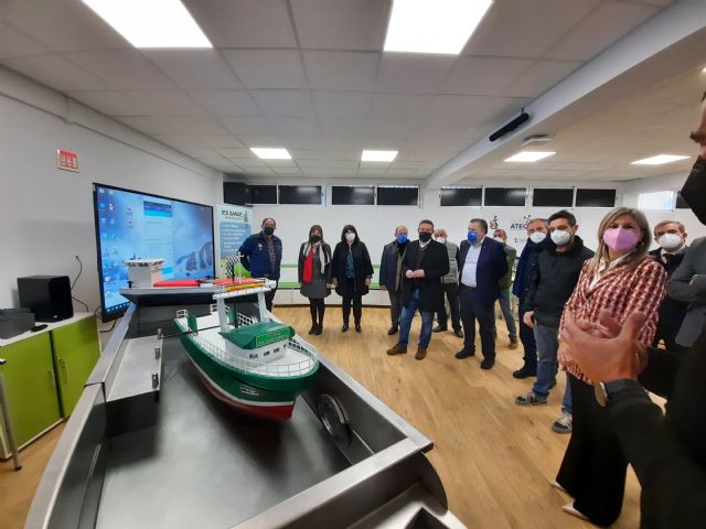 Alumnos del IES Sanje de Alcantarilla entregan su proyecto de buque escala al CIFP Hespérides de Cartagena - 2, Foto 2