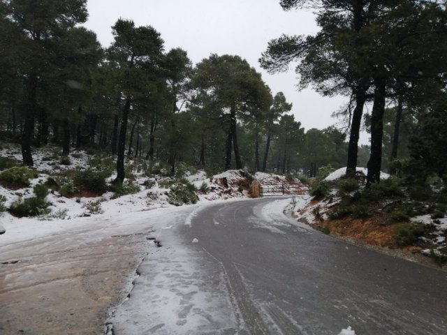 Se recomienda precaución a los conductores en la subida hacia Sierra Espuña debido al riesgo causado por la nieve, Foto 3