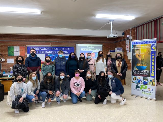 6 jóvenes de Irlanda se encuentran en Torre Pacheco para realizar prácticas - 1, Foto 1