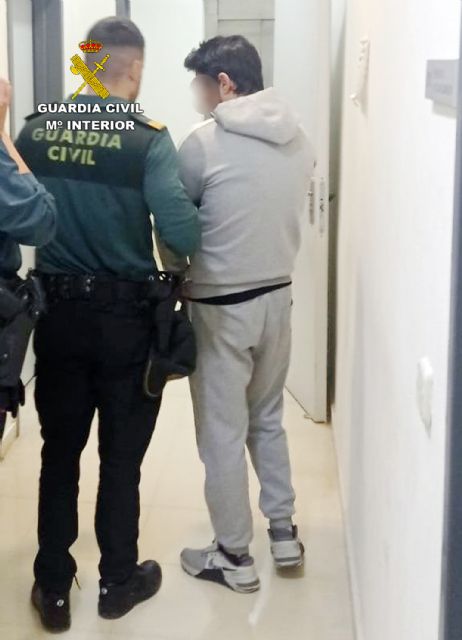 La Guardia Civil detiene a un individuo que fue sorprendido por una vecina de Abarán mientras robaba en su domicilio - 1, Foto 1