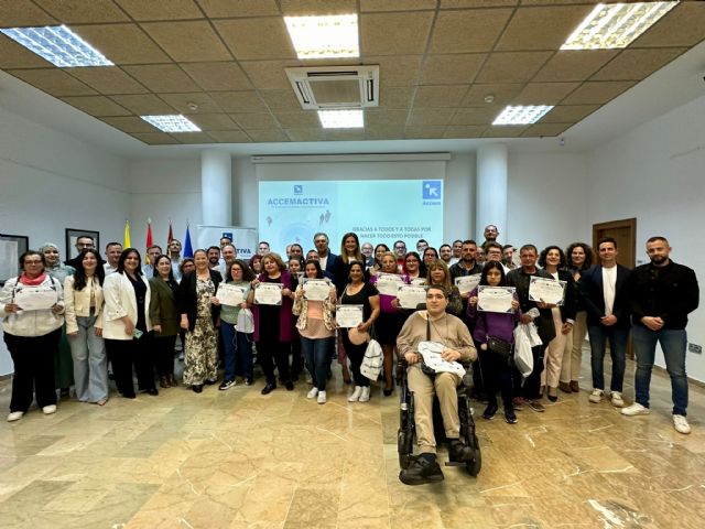 Archena entrega los diplomas del proyecto de empleabilidad de inserción laboral desarrollados por ACCEM - 2, Foto 2
