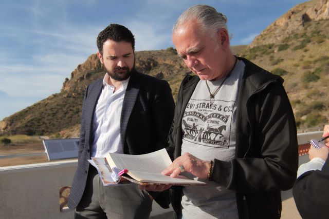 Juan Ramón Lucas vuelve a conectar con la historia del Tío Lobo en un recorrido por Portmán - 3, Foto 3