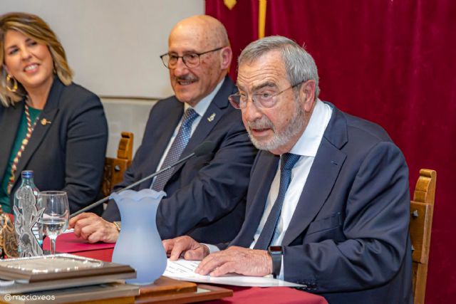 José López García recibe el título de Procesionista del Año 2025 en un acto cargado de emoción y reconocimiento en el Palacio Consistorial - 2, Foto 2