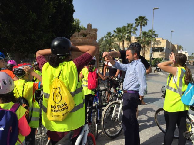 Los alumnos de primaria del CEIP Pintor Pedro Flores de Puente Tocinos recorren la mota del Segura en bicicleta y visitan los Molinos del Río - 2, Foto 2