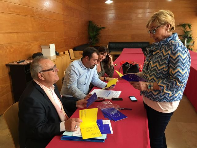 La Plaza de Europa acoge el primer mercado con los productos más emblemáticos del entorno - 1, Foto 1