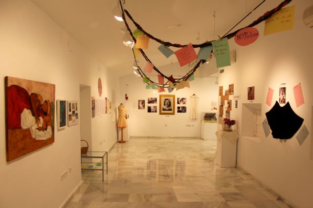 Una exposición reúne fotografías, escritos y objetos personales para rendir homenaje a la figura de la madre - 1, Foto 1