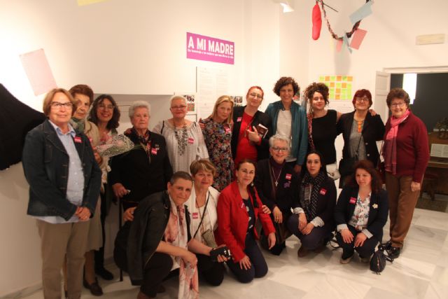 Una exposición reúne fotografías, escritos y objetos personales para rendir homenaje a la figura de la madre - 2, Foto 2