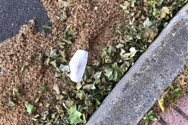 Hacen un llamamiento a la sociedad contra el abandono de guantes y mascarillas durante la etapa de desconfinamiento - 3, Foto 3