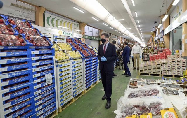 Aplauso colectivo a los 750 trabajadores y 1.000 transportistas y clientes que acuden a diario a Mercamurcia - 2, Foto 2