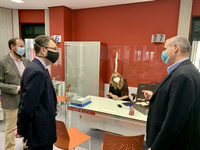 El Consistorio garantiza una atención al público segura con la instalación de mamparas protectoras en sus servicios - 1, Foto 1