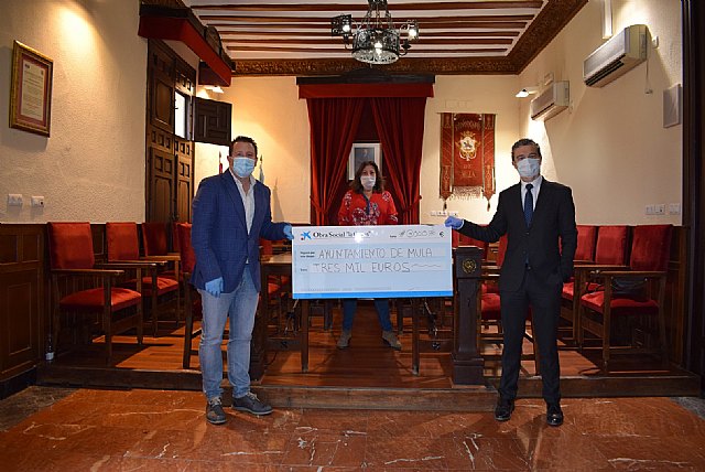 “La Caixa” dona tres mil euros al Programa Municipal de Alimentos - 1, Foto 1