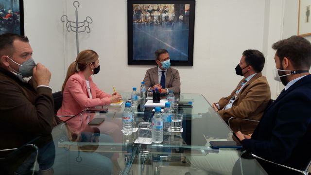 Fulgencio Gil se reúne con el consejero de Presidencia para conocer los avances en la tramitación del Segundo Plan de Rescate a hosteleros y sector turístico - 1, Foto 1