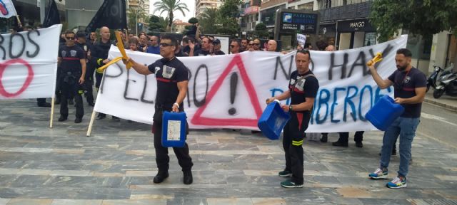 Bomberos del CGT en lucha por el incumplimiento de los acuerdos para publicar nuevas plazas - 2, Foto 2